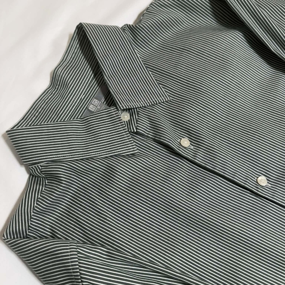 Uniqlo Men's Green and White Striped Button-Down Shirt
